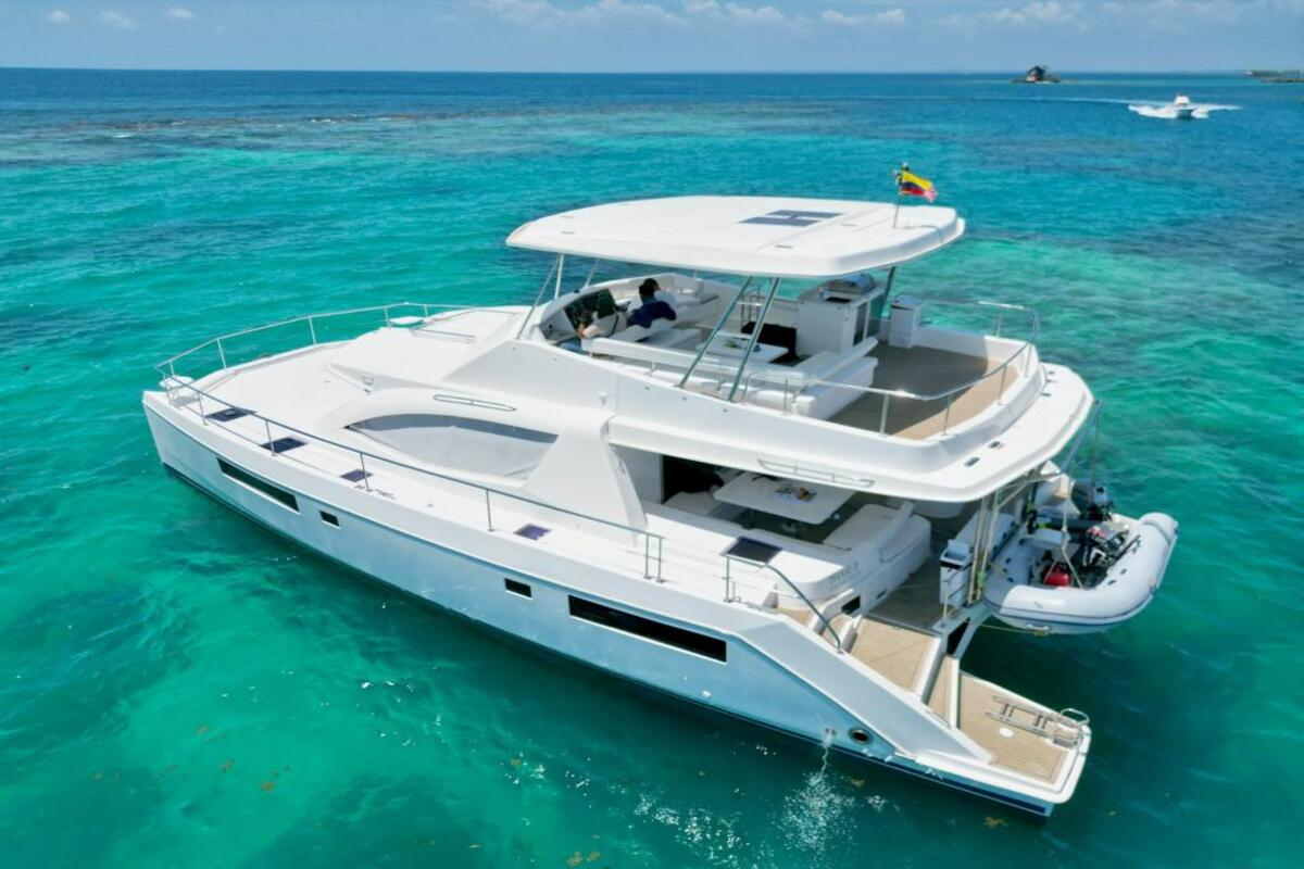 Elite Big Bucks Power Catamaran image 1