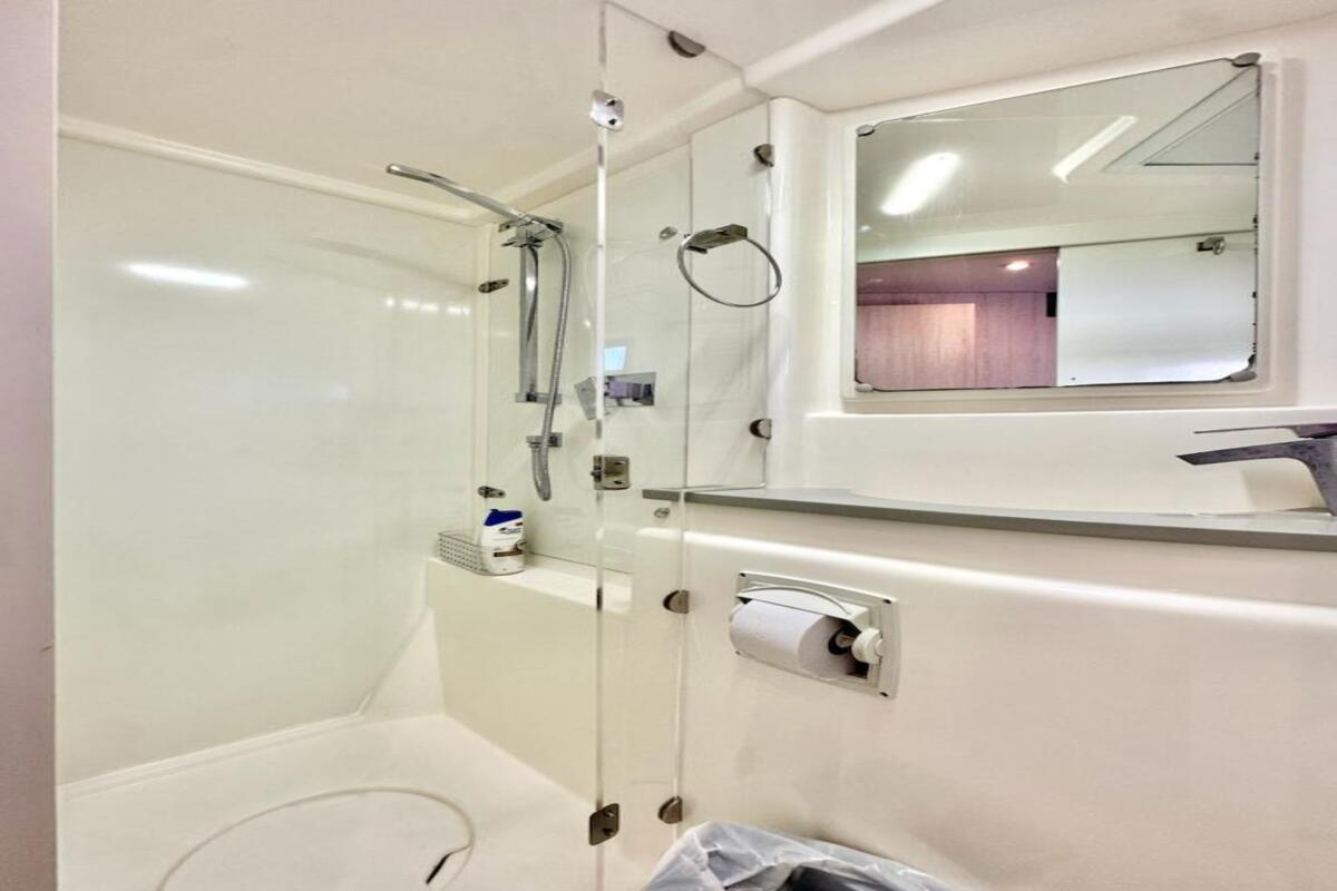 Elite Big Bucks Power Catamaran image 10