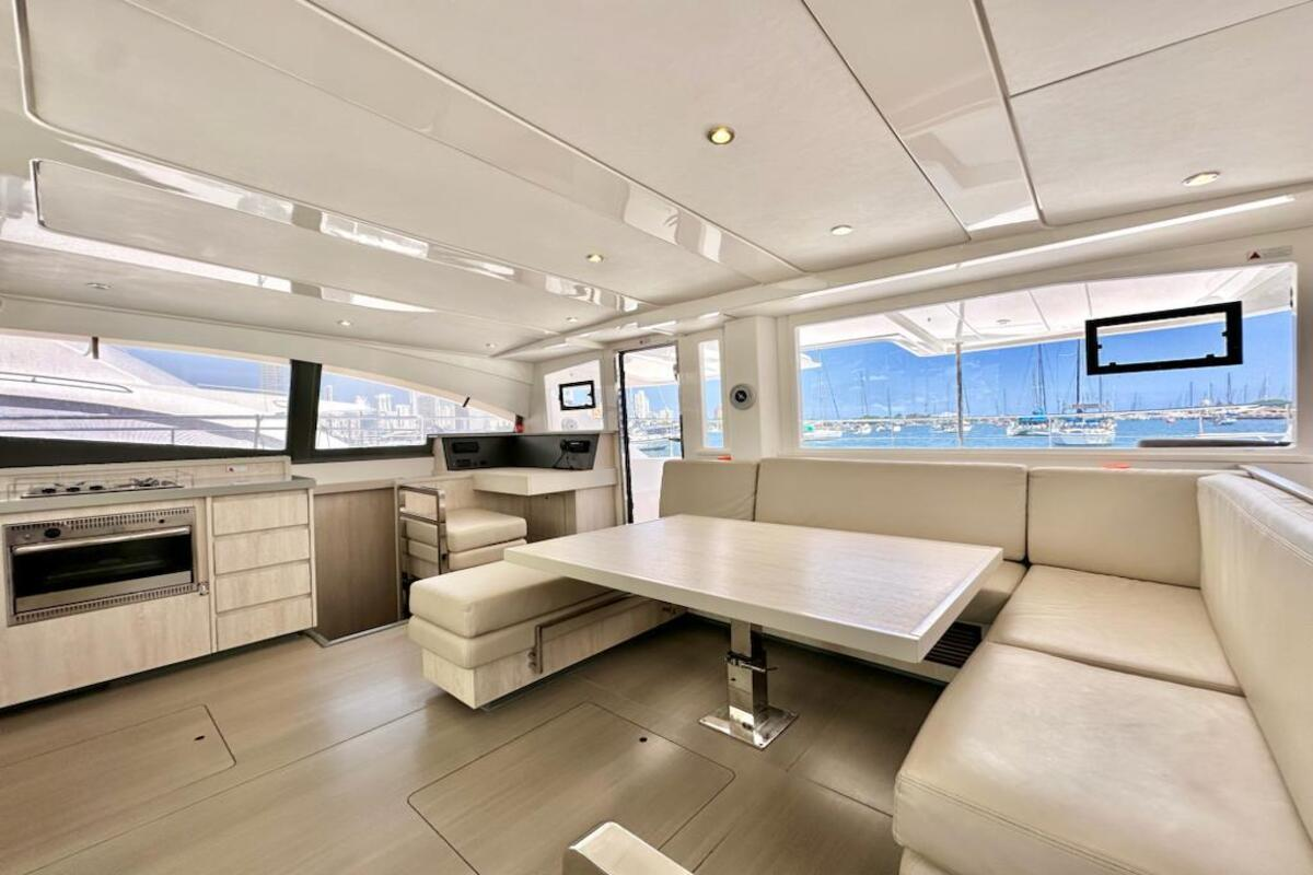 Elite Big Bucks Power Catamaran image 7