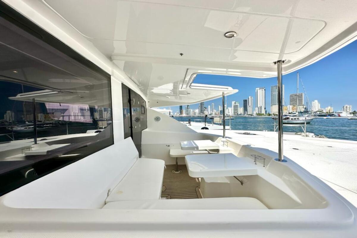Elite Big Bucks Power Catamaran image 9