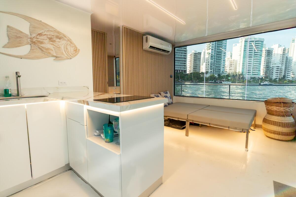 Elite Mavi Soul  Power Catamaran image 10