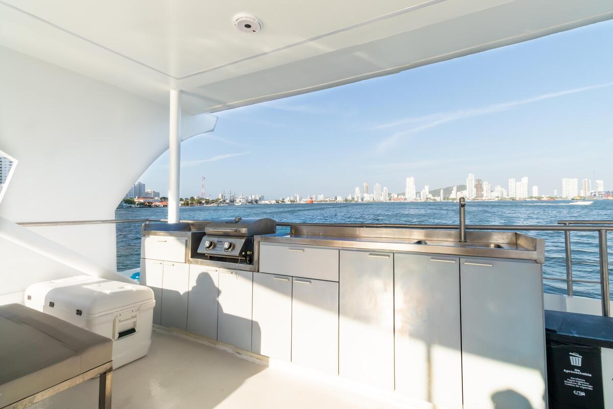 Elite Mavi Soul  Power Catamaran image 12