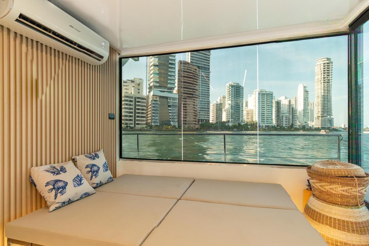 Elite Mavi Soul  Power Catamaran image 18