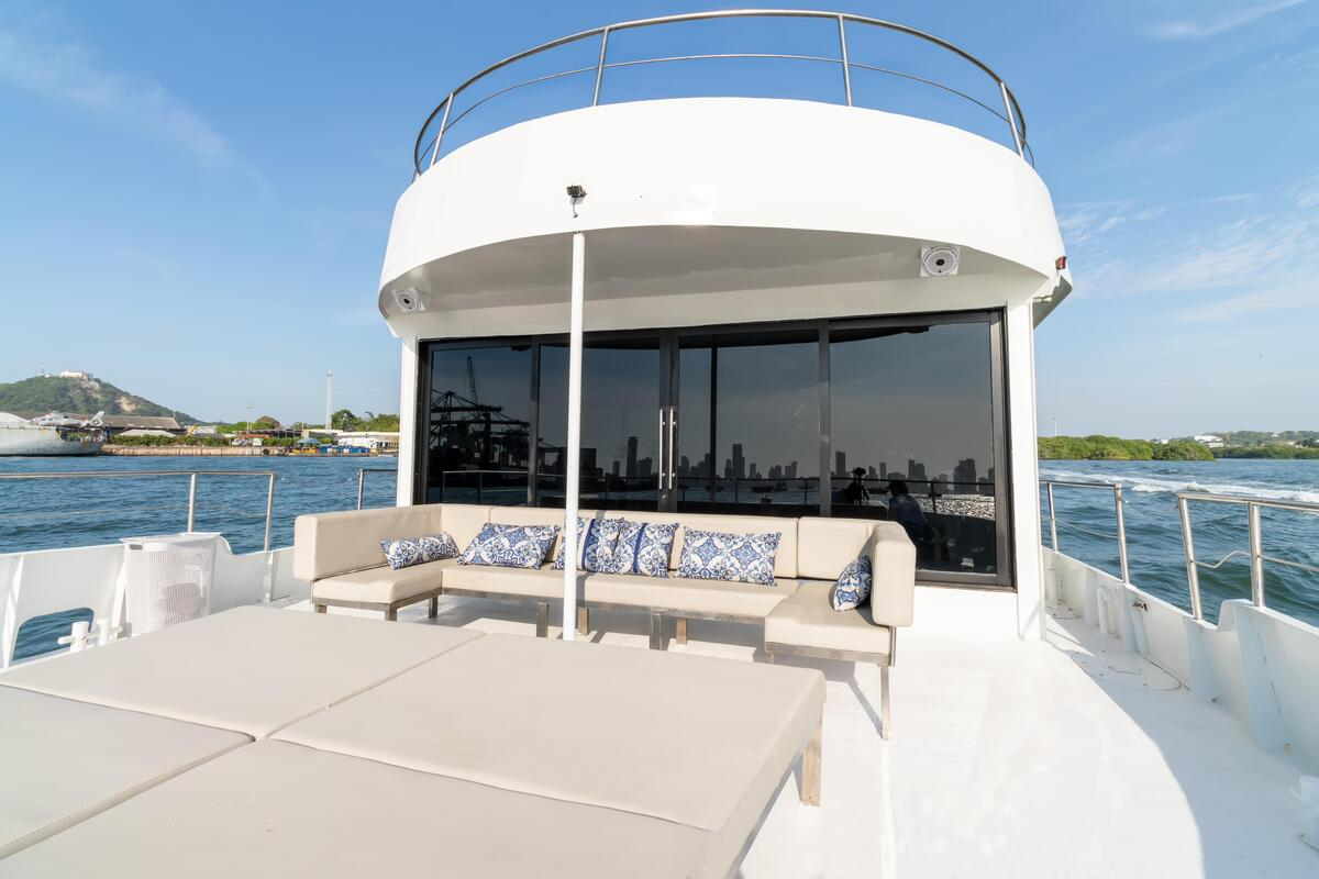Elite Mavi Soul  Power Catamaran image 6