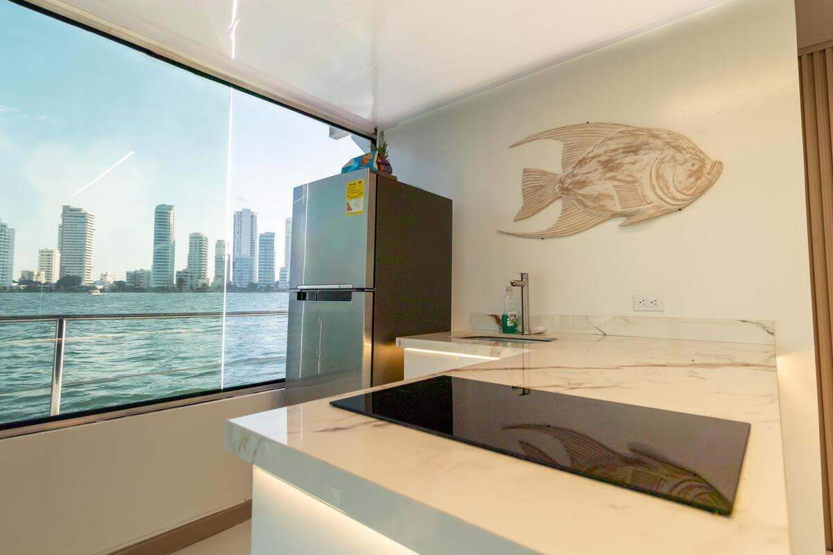 Elite Mavi Soul  Power Catamaran image 7