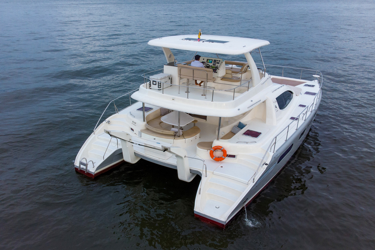 Elite Hope  Power Catamaran image 1
