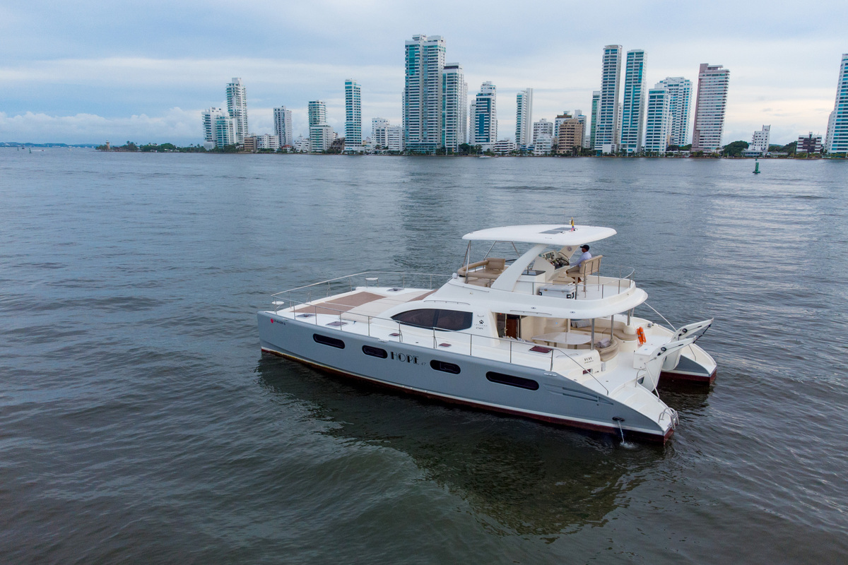 Elite Hope  Power Catamaran image 2
