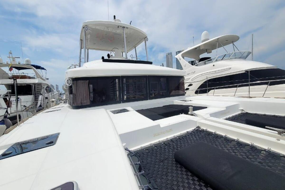 Elite Sea Warrior Power Catamaran image 10