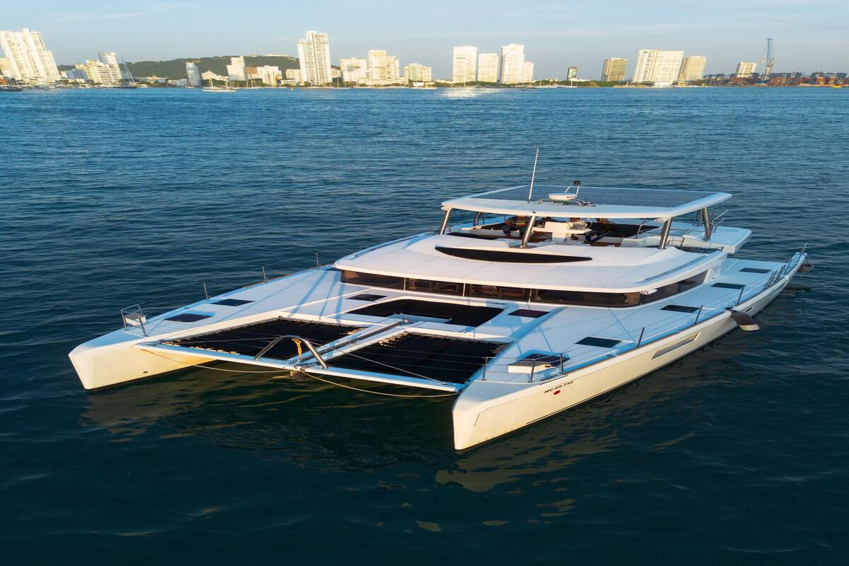 Elite Sea Warrior Power Catamaran image 2