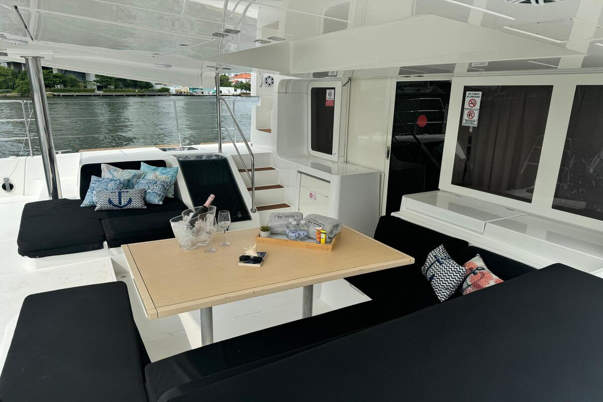 Elite Sea Warrior Power Catamaran image 4