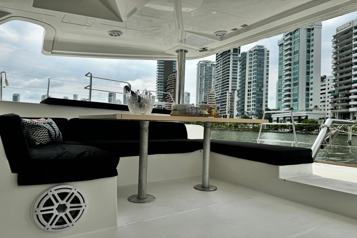Elite Sea Warrior Power Catamaran image 6