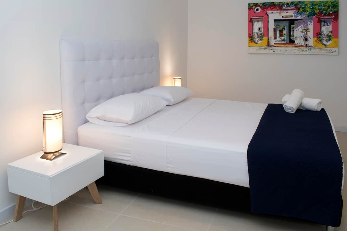 Beautiful 3 Bedroom Old City House image 1
