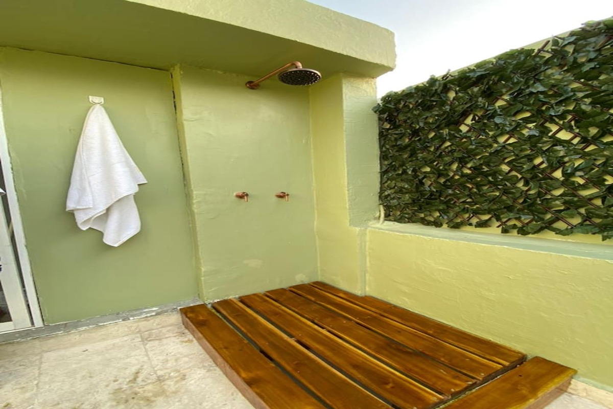 Beautiful 3 Bedroom Old City House image 10