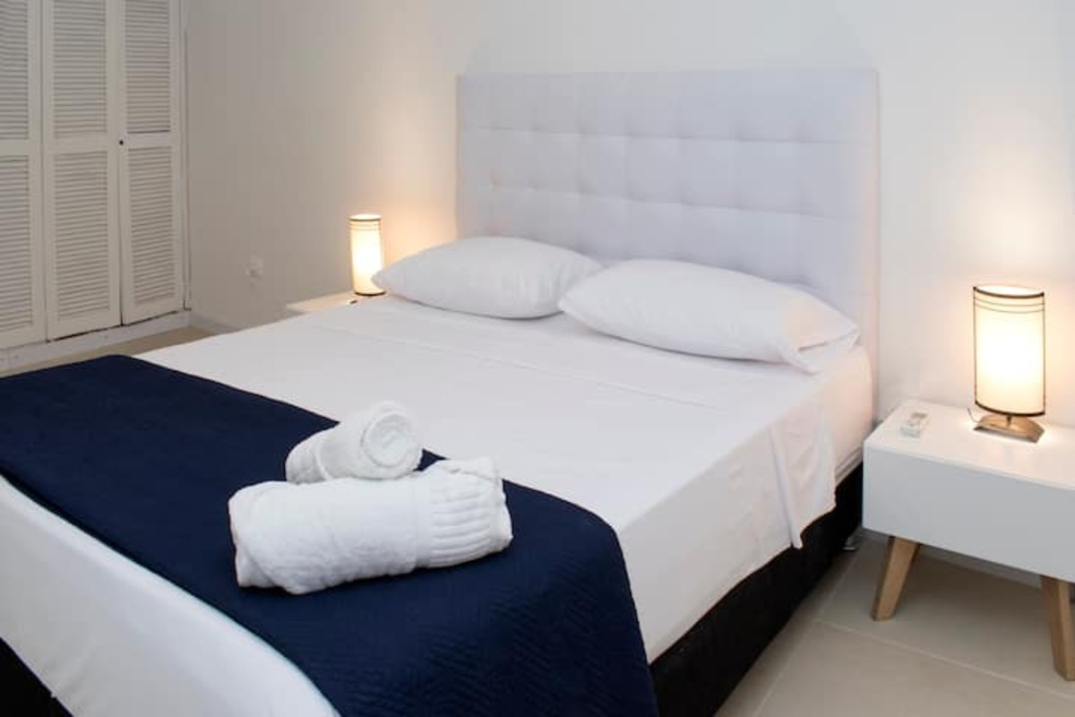Beautiful 3 Bedroom Old City House image 2