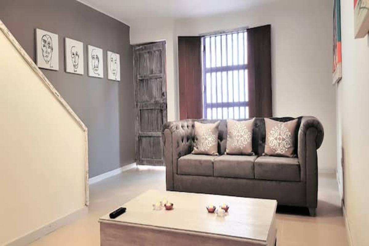 Beautiful 3 Bedroom Old City House image 6