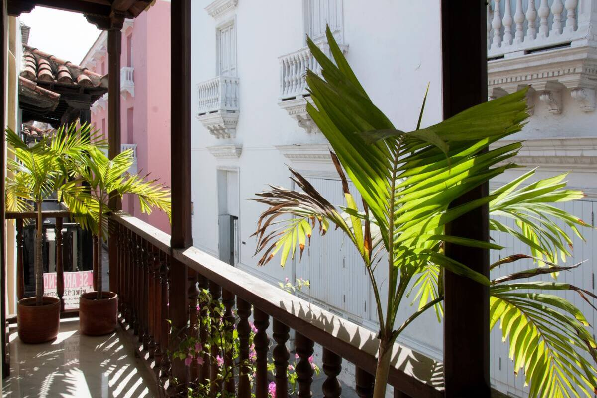 4 Bedroom Old City Beautiful House image 1