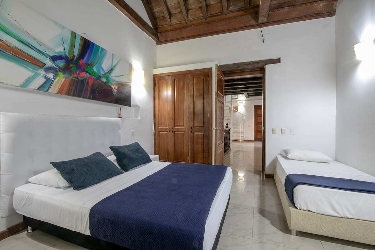 4 Bedroom Old City Beautiful House image 4