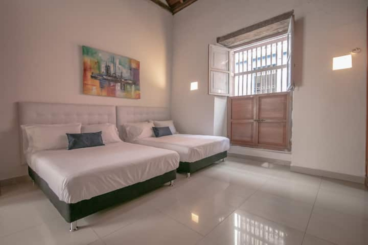 4 BR Luxury Mansion in Best Location image 3
