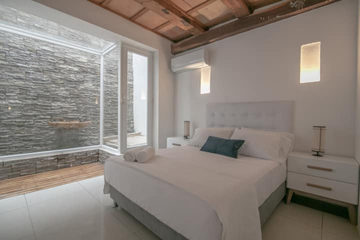 4 BR Luxury Mansion in Best Location image 5