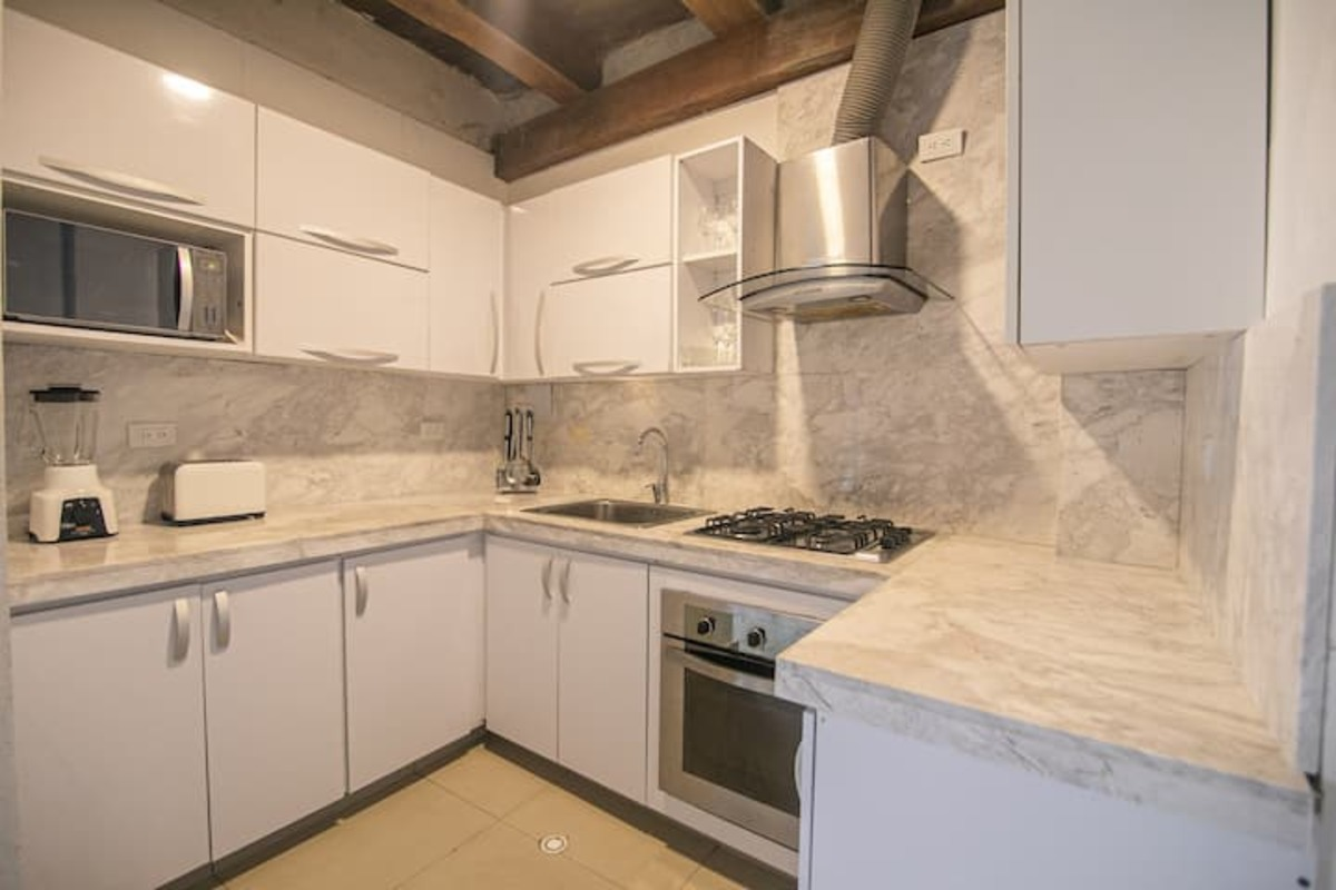 4 BR Luxury Mansion in Best Location image 6