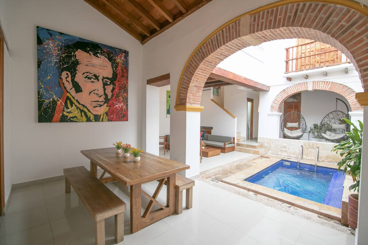 4 BR Luxury Mansion in Best Location image 8