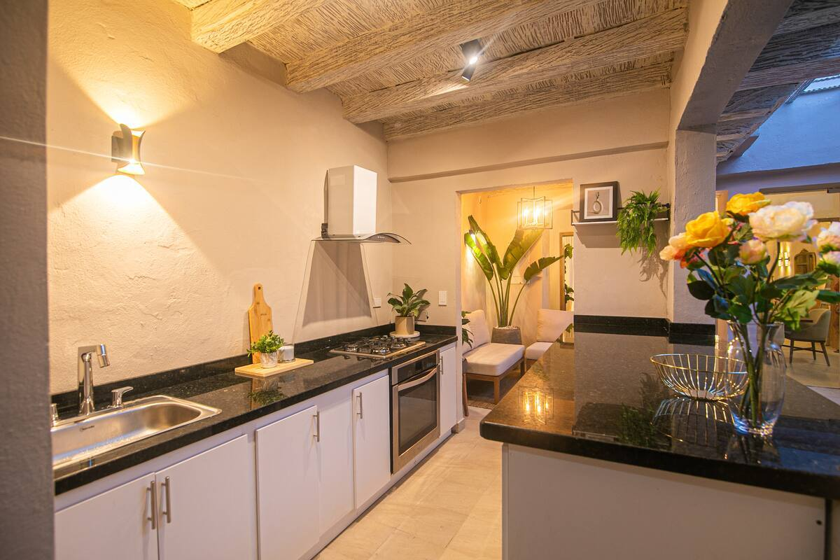 Luxury 4 Bedroom Old City House image 1
