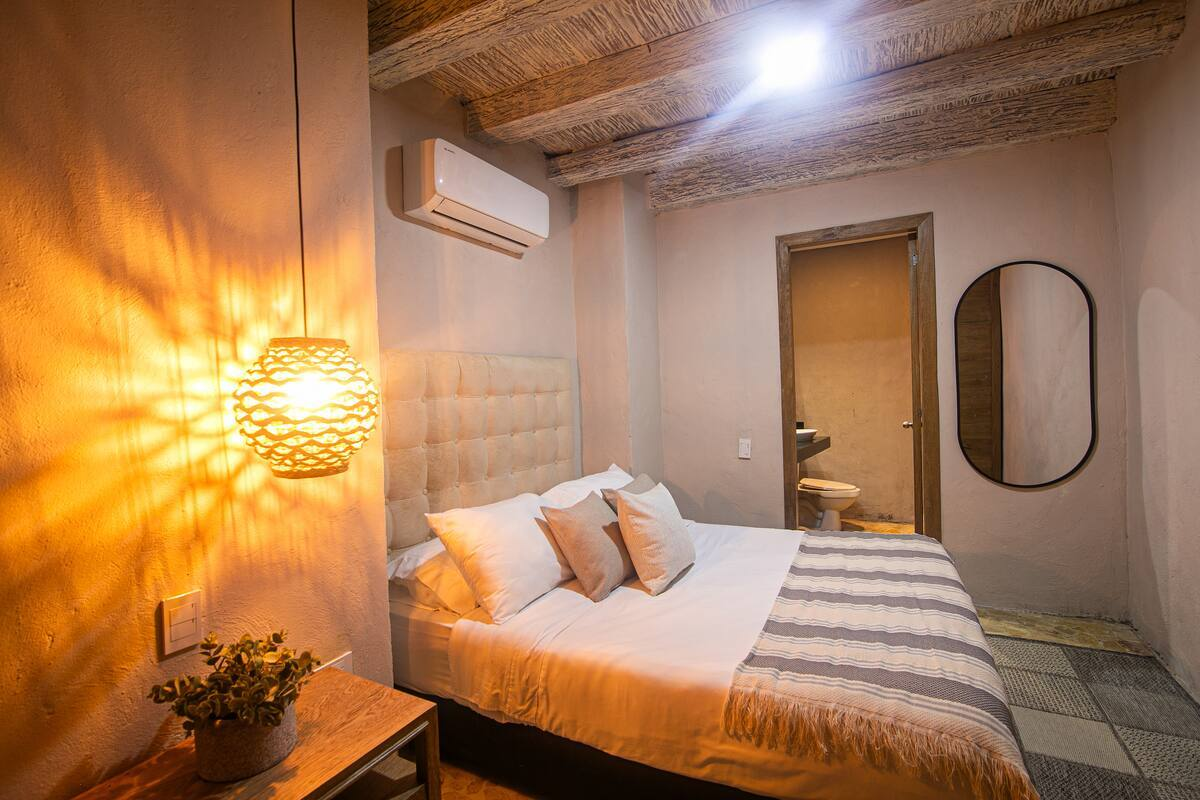 Luxury 4 Bedroom Old City House image 5
