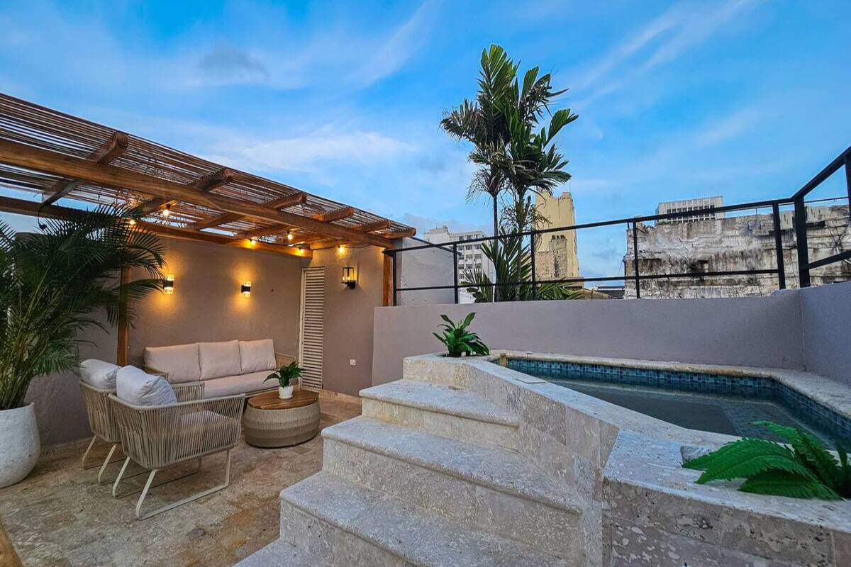 Luxury 4 Bedroom Old City House image 7