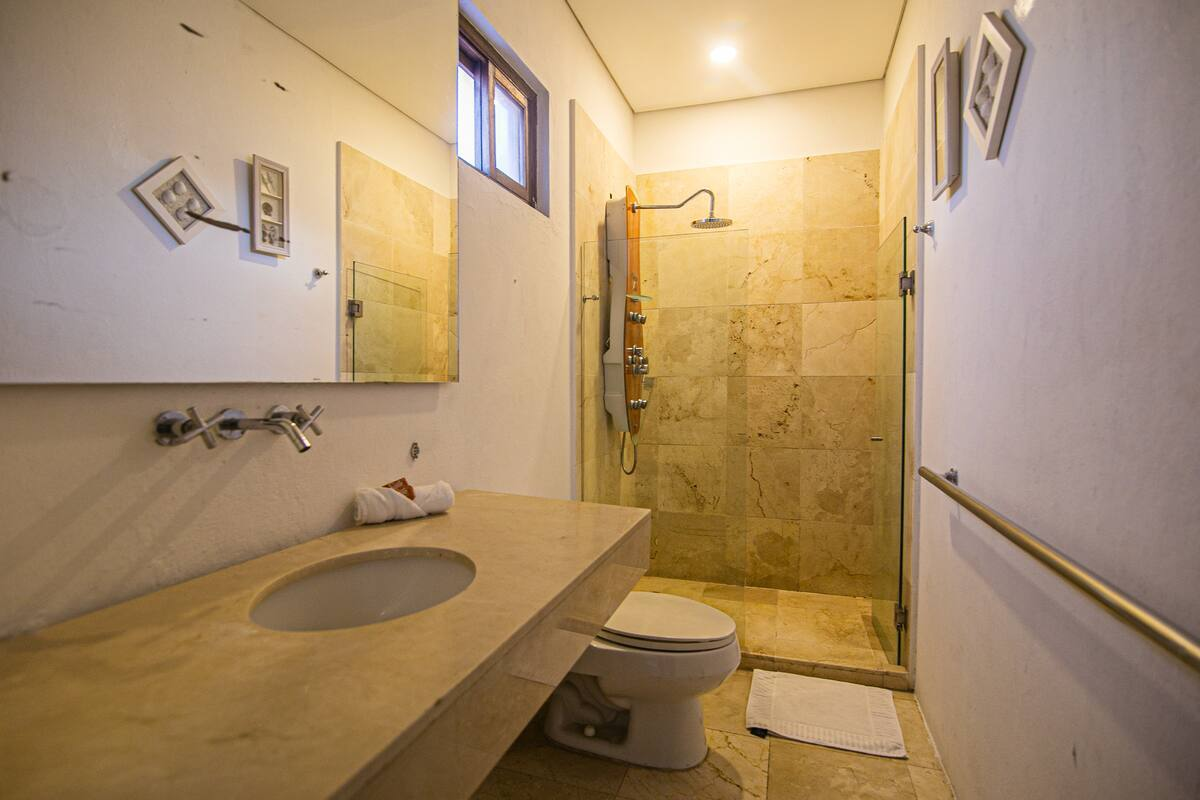 Old City 4 Bedroom Mansion image 2