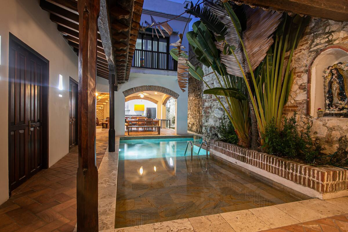 Old City 4 Bedroom Mansion image 9