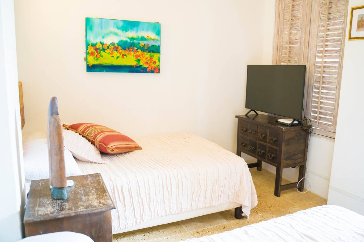 4 Bedroom Beautiful House in Old City image 3