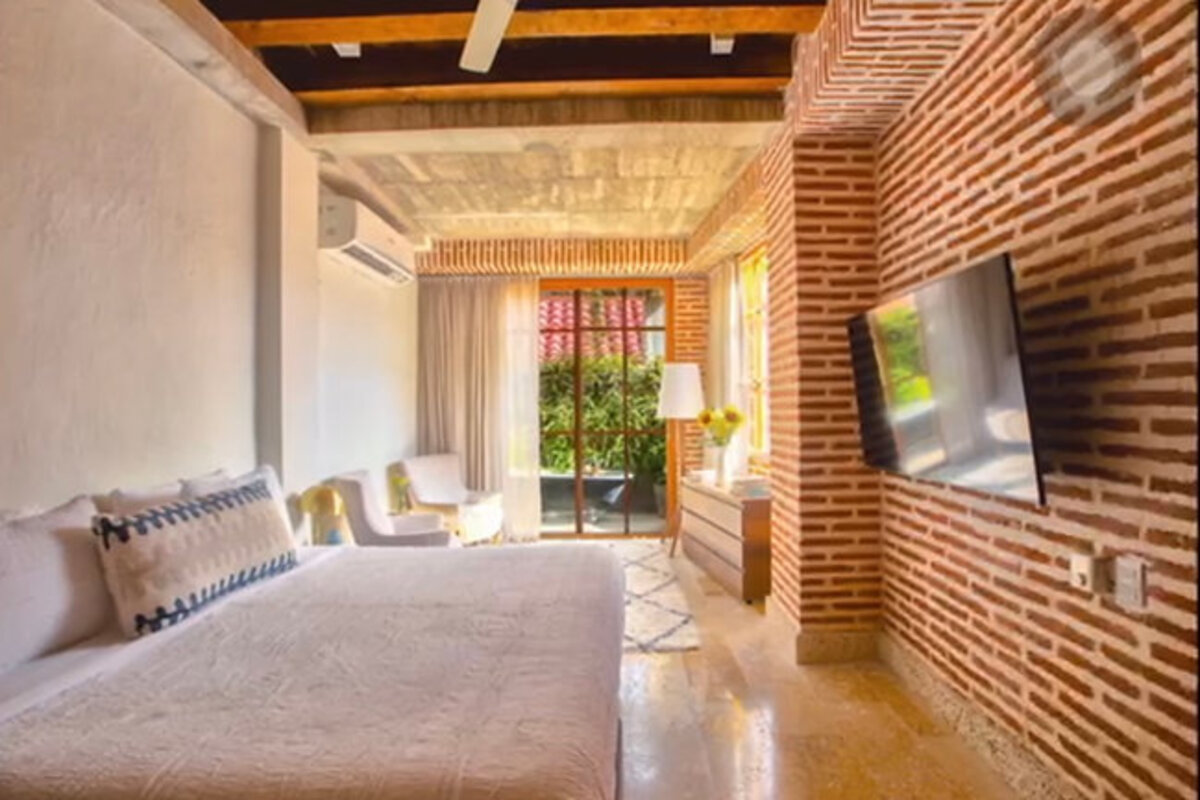 4 Bedroom Luxury Villa in Old City image 2