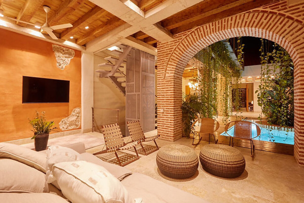 4 Bedroom Luxury Villa in Old City image 8