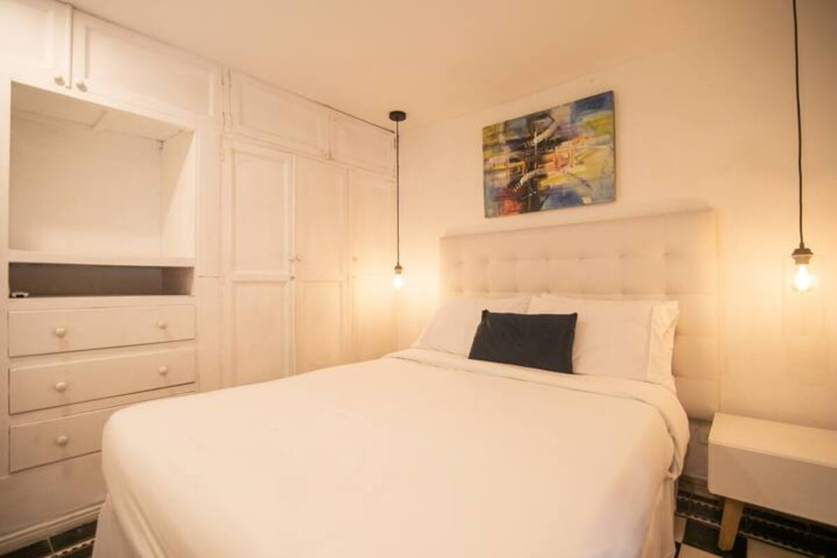 Beautiful Old City 6 Bedroom House image 3