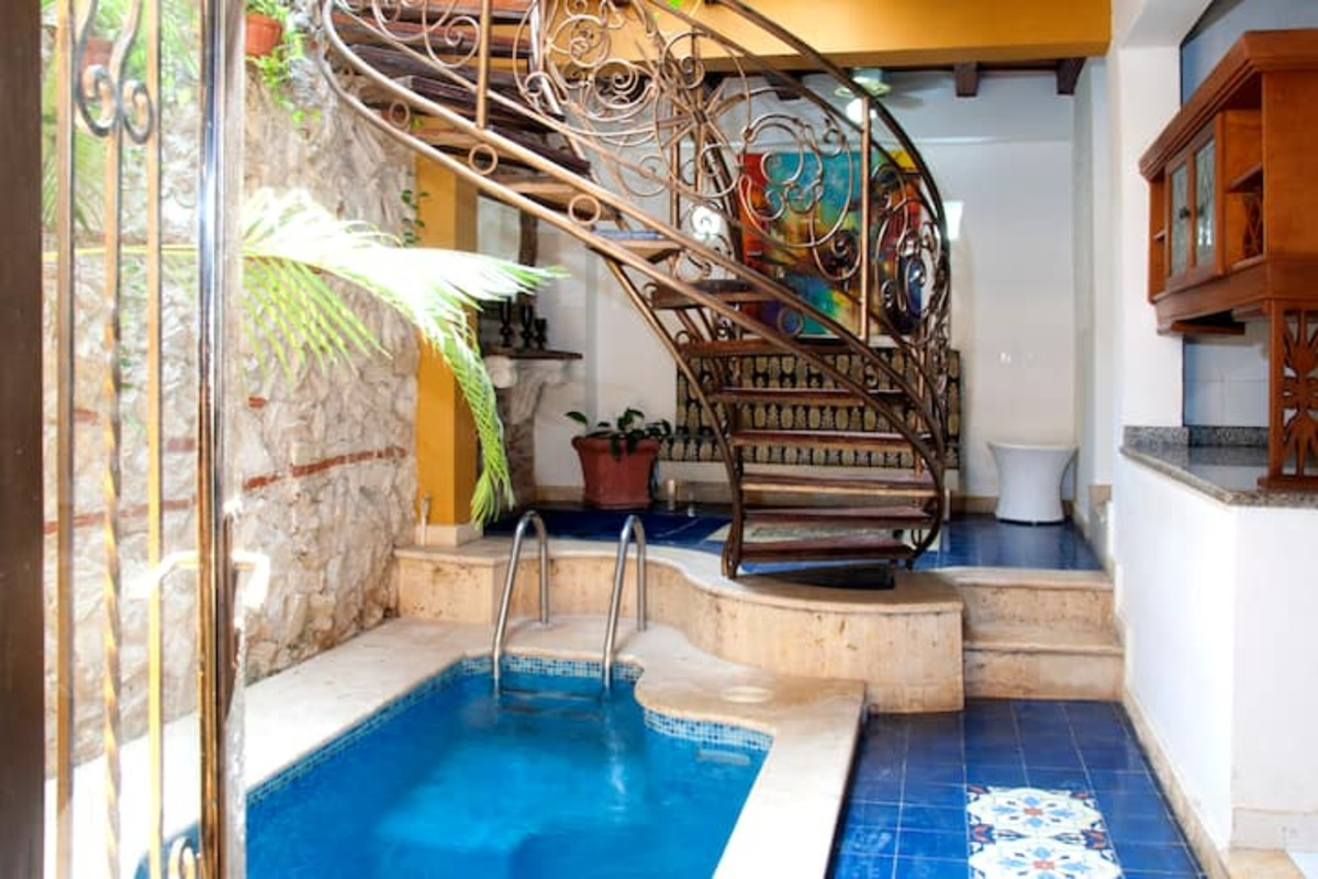 Beautiful Old City 6 Bedroom House image 8