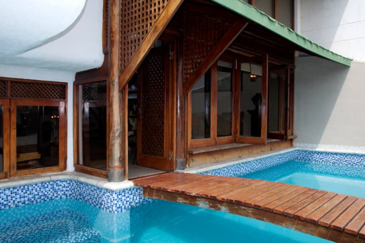 7 Bedroom Mansion in Bocagrande image 1