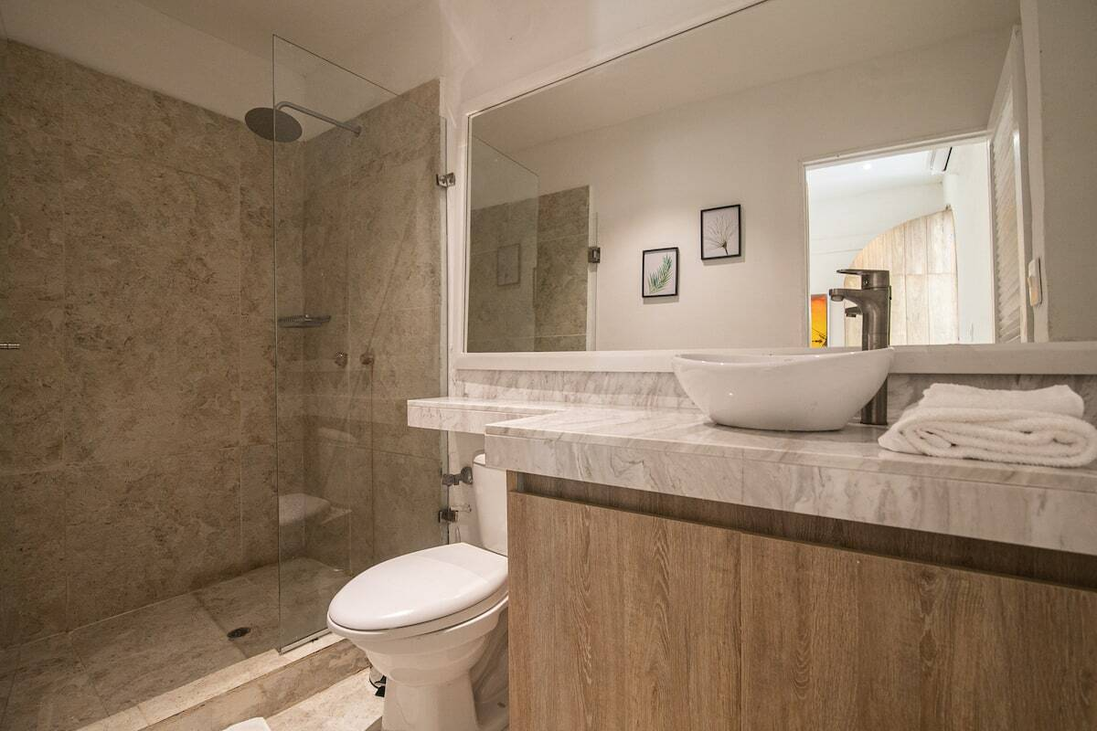 Spectacular 6 Bedroom House in Old City image 2