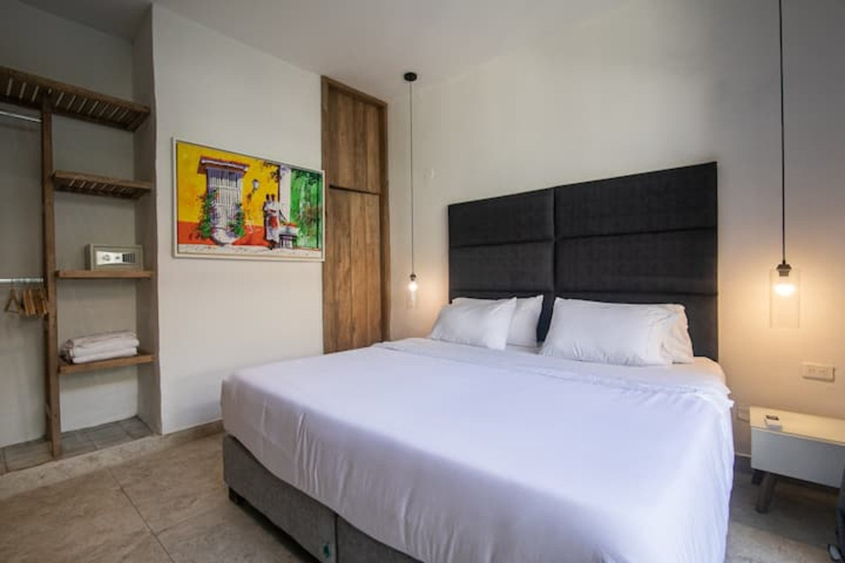 Spectacular 6 Bedroom House in Old City image 3