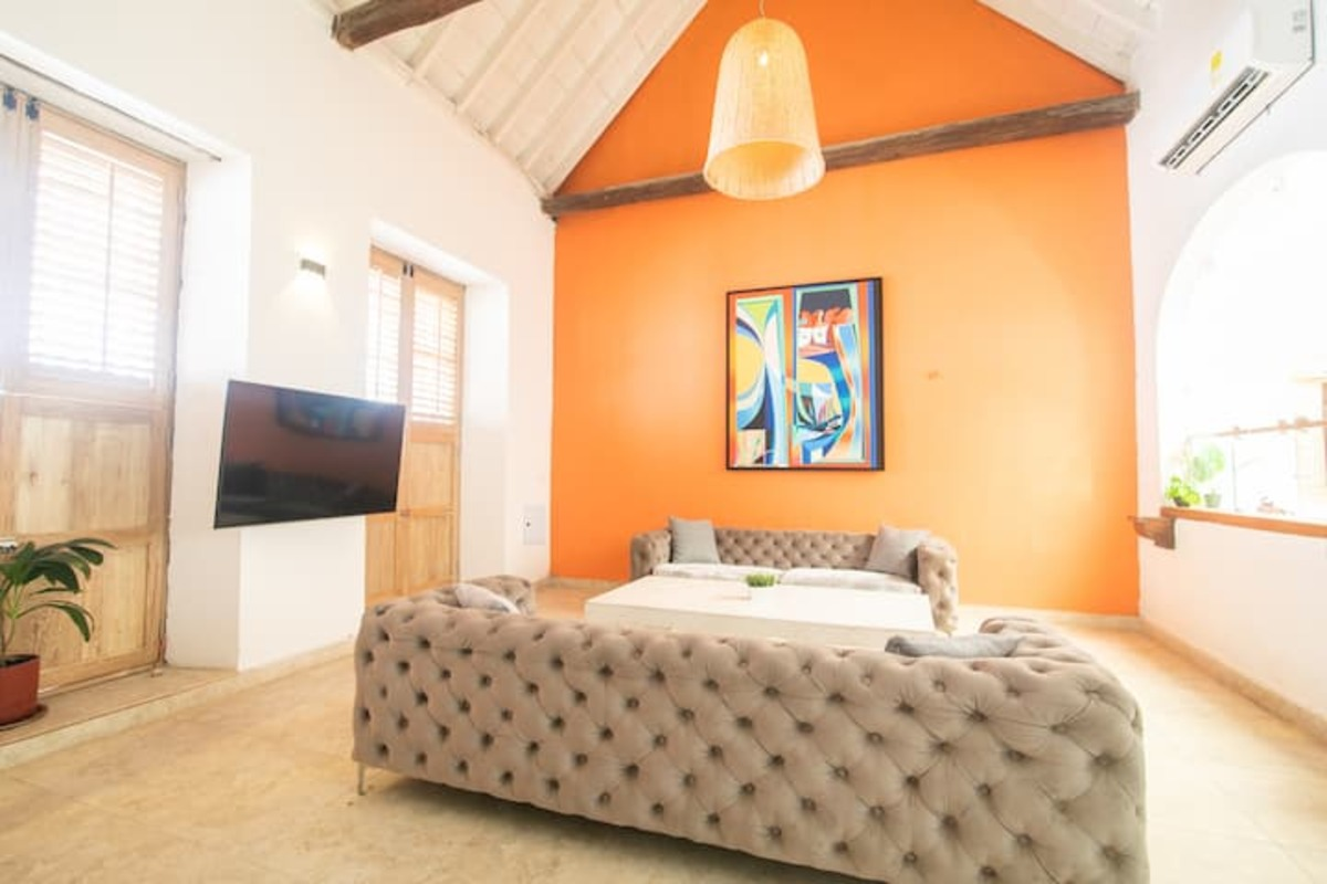 Spectacular 6 Bedroom House in Old City image 9