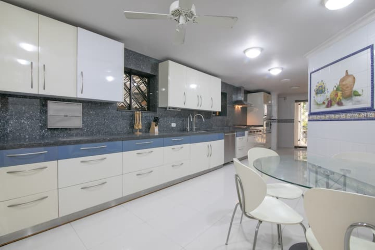 Beautiful 6 BR Mansion in Bocagrande image 6