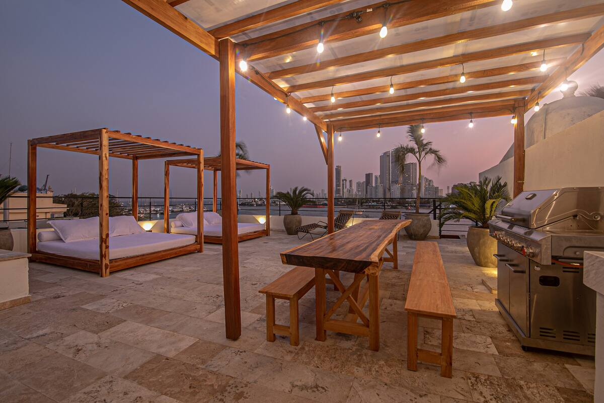 Modern 7 Bedroom Mansion in Old City image 2