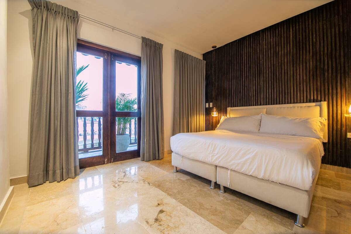 Modern 7 Bedroom Mansion in Old City image 8