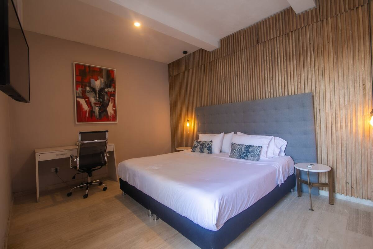 Beautiful 5 Bedroom House in Old City image 3