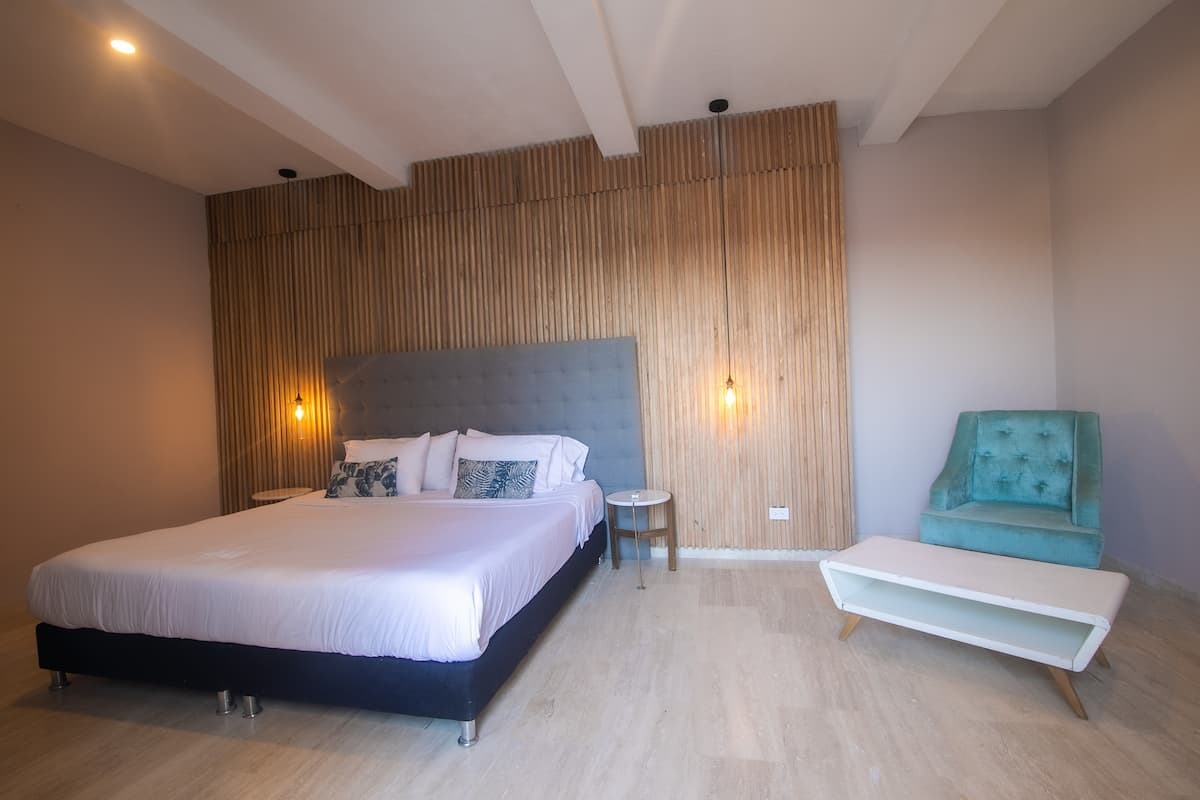 Beautiful 5 Bedroom House in Old City image 4