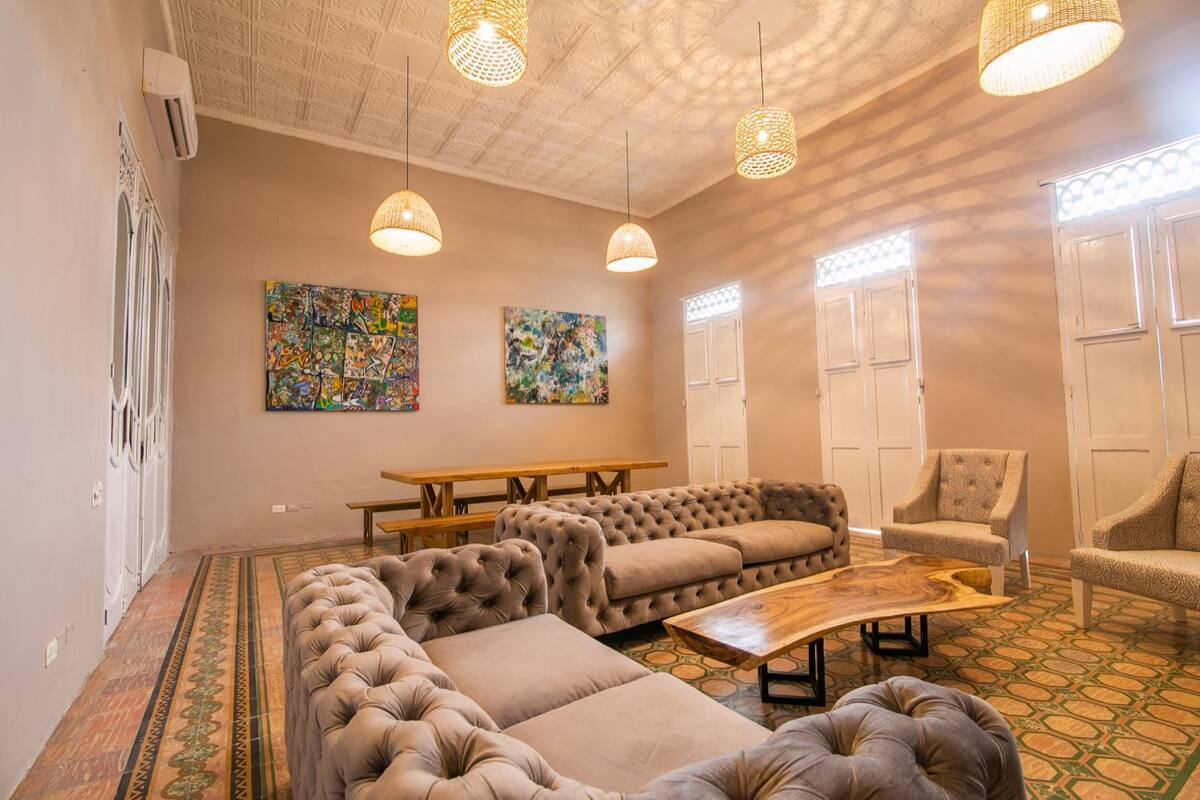 Beautiful 5 Bedroom House in Old City image 6