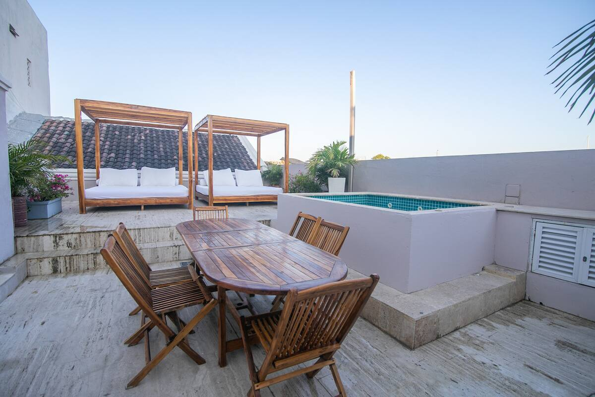 Beautiful 5 Bedroom House in Old City image 9