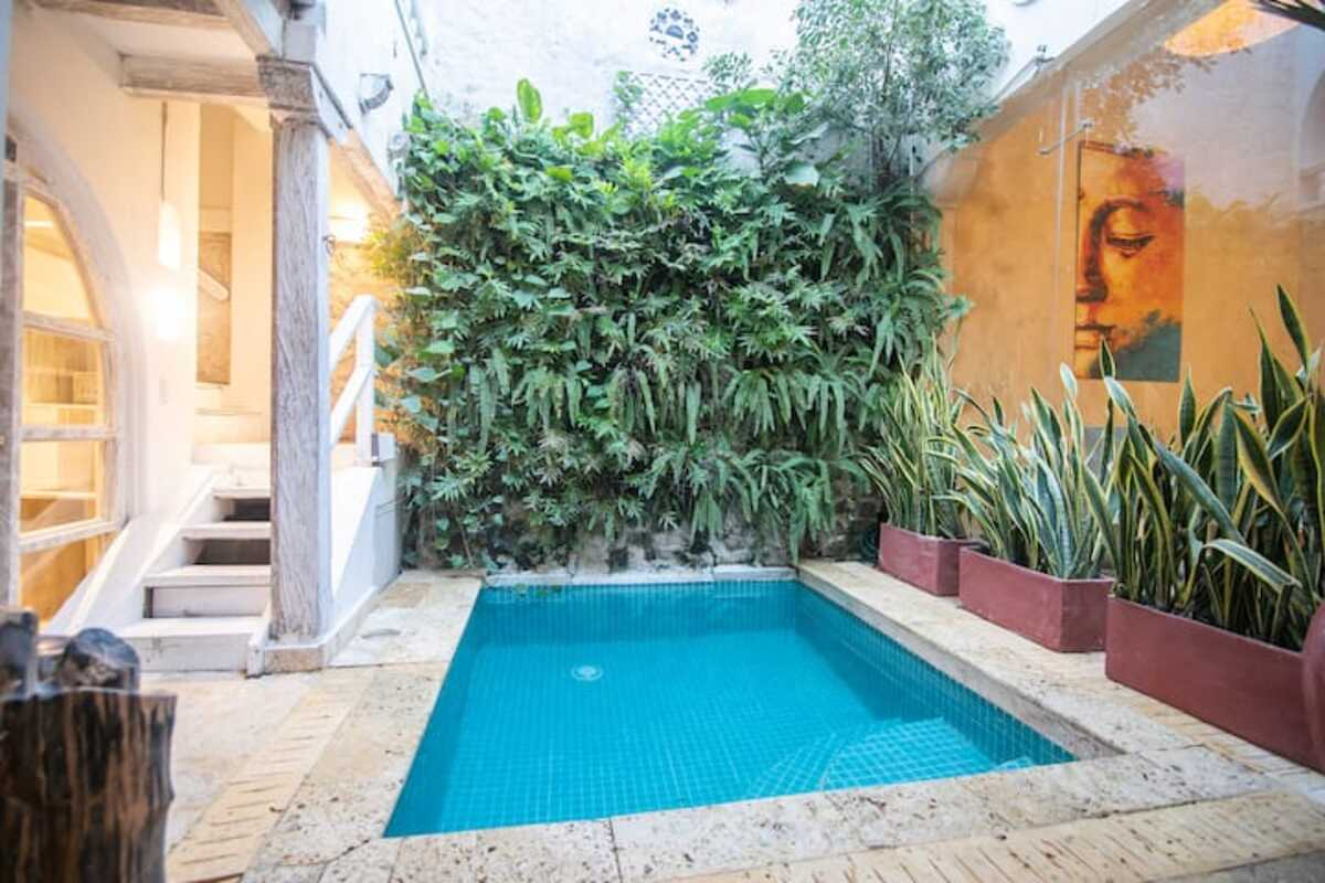 7 Bedroom Beautiful Mansion OldCity Just Renovated image 1