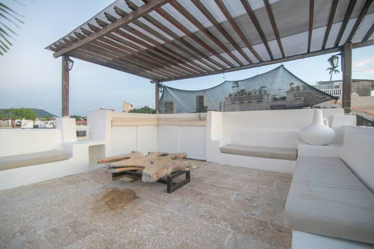 7 Bedroom Beautiful Mansion OldCity Just Renovated image 6
