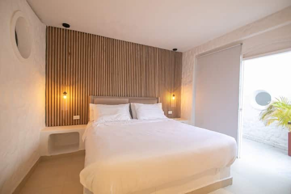 7 Bedroom Beautiful Mansion OldCity Just Renovated image 7