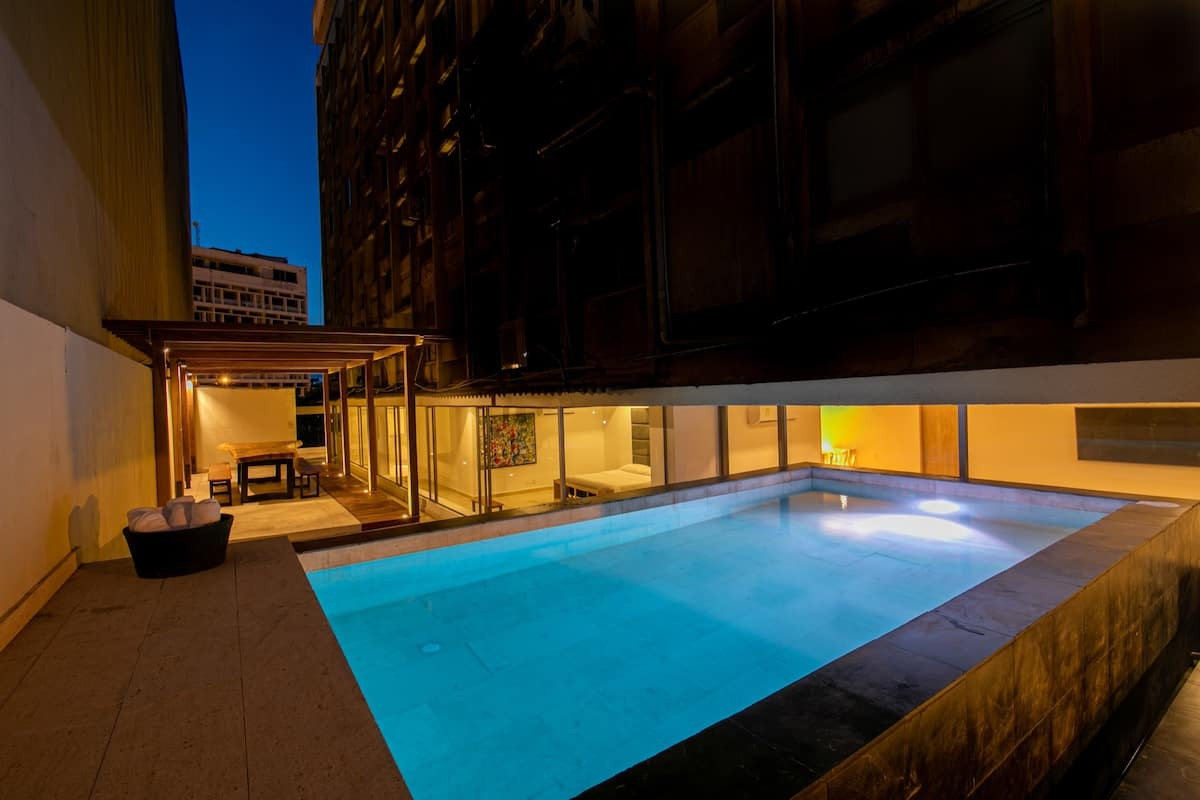 7 Bedroom Luxury Full Floor Apartment image 1